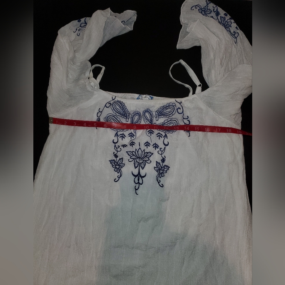 White and Blue Embroidered Women's Tunic Top Sz XL - Picture 4 of 4